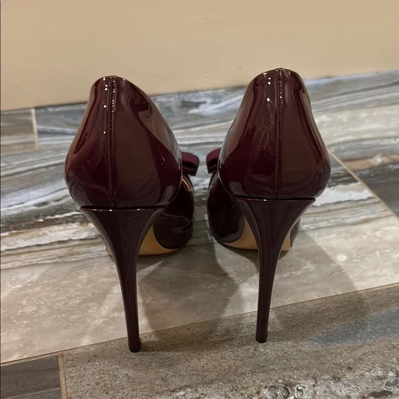 Salvatore Ferragamo Size 7.5 B Burgundy Patent Leather Pumps - Picture 4 of 17